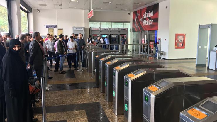 Su baskını metro seferlerini durdurdu (1)