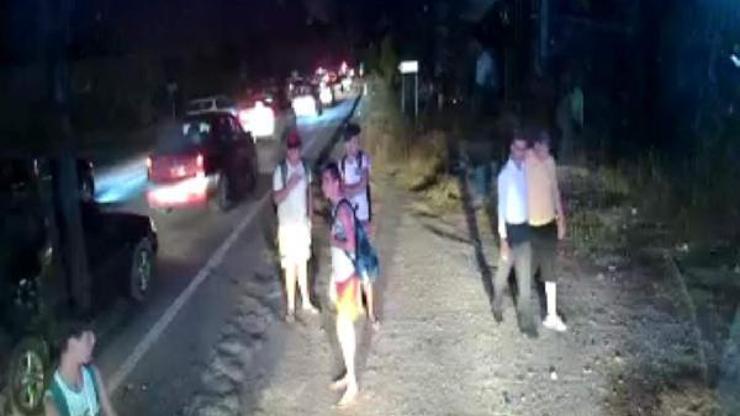 Öfke nöbeti geçiren otizmli genci otobüs şöförü sakinleştirdi