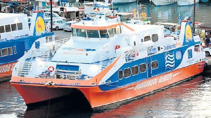 Arızalanan Yunan feribotuna Emniyetten yardım eli