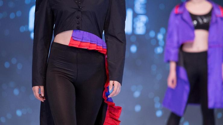 Defile, staj arası mekik dokuyor
