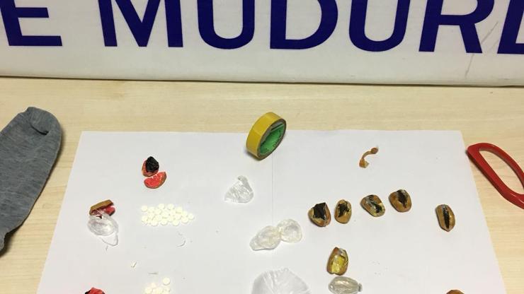 Yemeği reddeden şüphelinin midesinden uyuşturucu çıktı