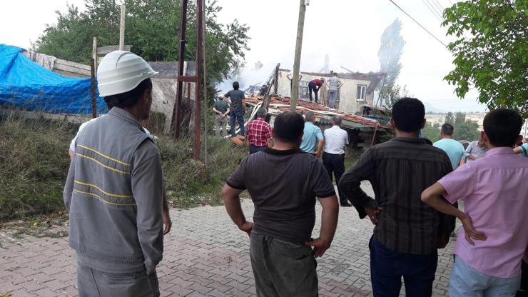 Karabük’te 2 katlı ev yanarak kullanılmaz hale geldi