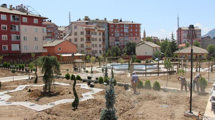 Seydişehir Belediye Başkanı, park alanlarını inceledi
