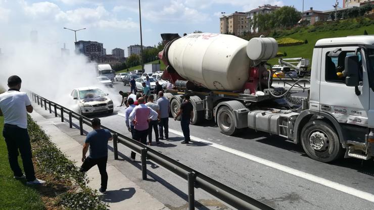 Yanan araca beton mikseriyle müdahale