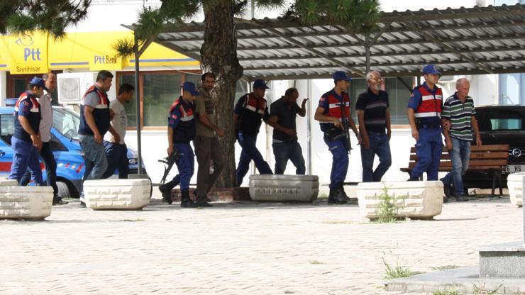 Define ararken suçüstü yakalandılar