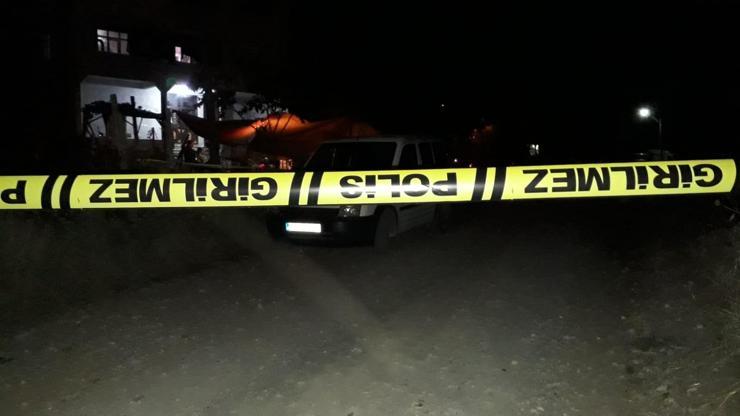 Torunların kavgasına karışan dedelerden biri diğerini bıçakladı