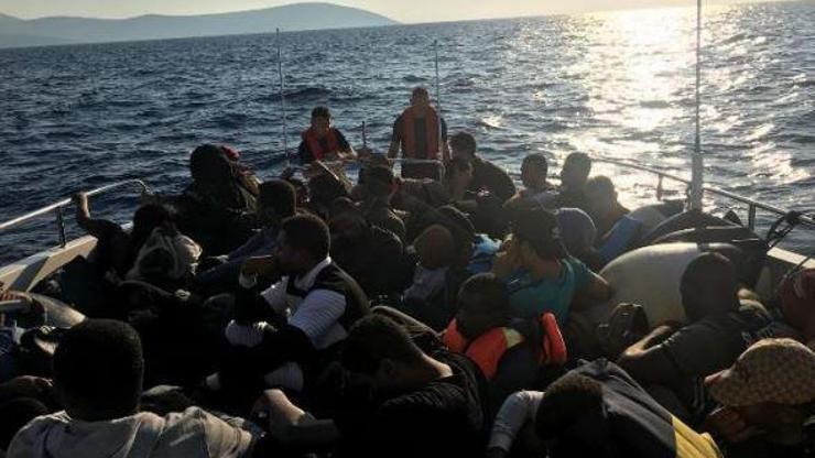Alaçatı açıklarında 45 kaçak yakalandı