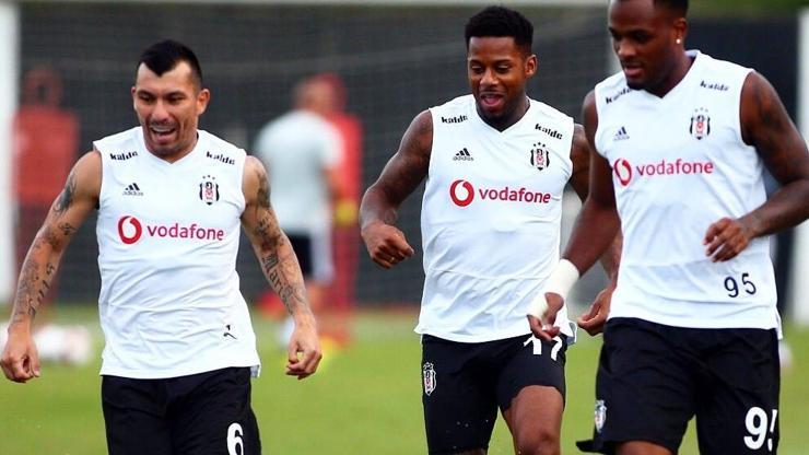 Beşiktaşta Atiba ve Adriano son antrenmana katılmadı