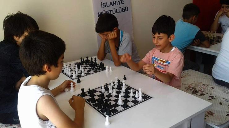 Kuran kursları arasında turnuva