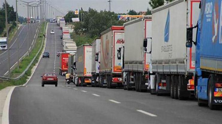 Kapıkulede 11 kilometrelik tır kuyruğu
