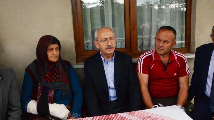 Kılıçdaroğlundan heyelanda ölen vatandaşın ailesine taziye ziyareti