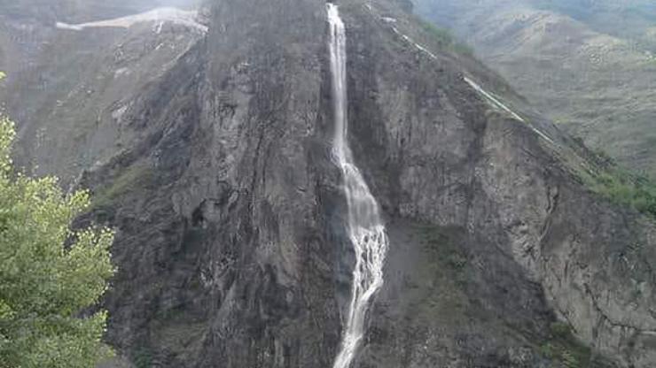 Dağı delip, yapay şelale yaptılar