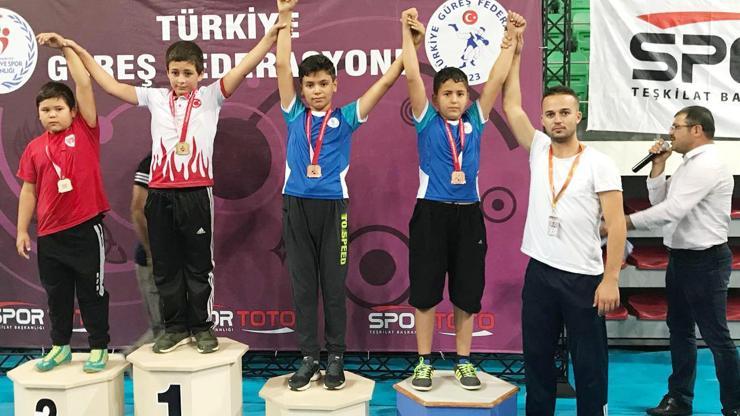 Selçuklu güreş takımından 3 bronz madalya