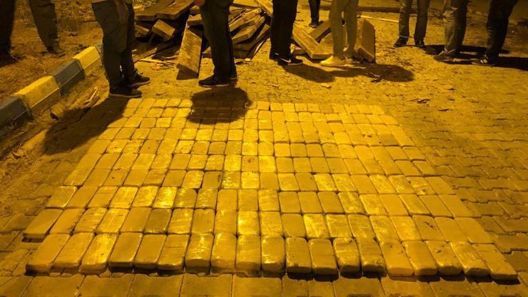 Küçükbaş hayvan yüklü kamyondan 104 kilo eroin çıktı