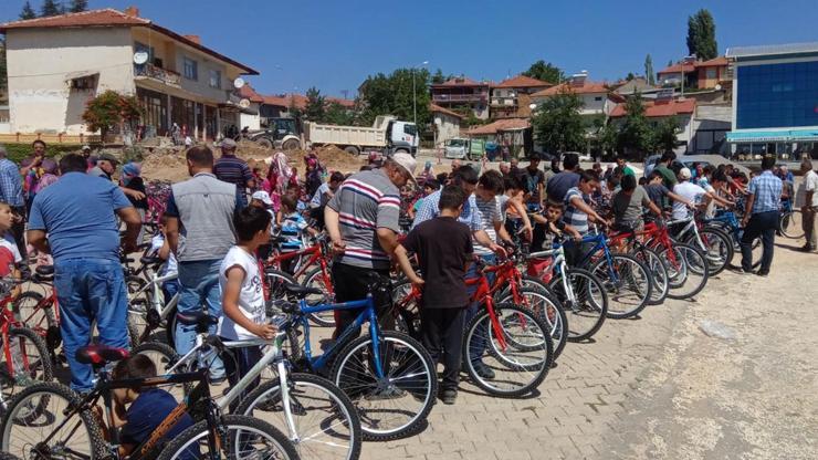 Başkandan 200 çocuğa bisiklet