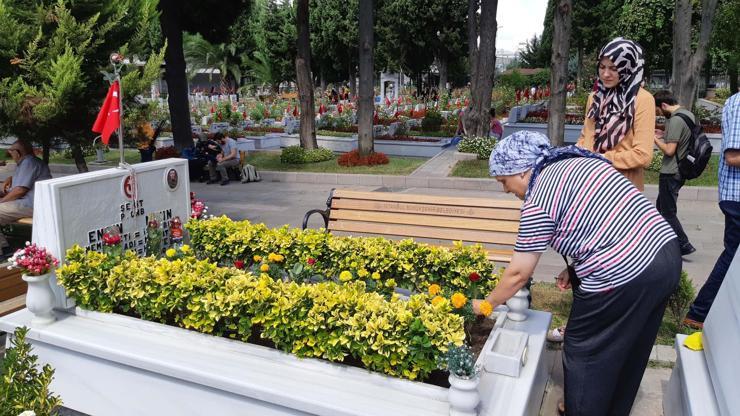 Edirnekapı Şehitliği ziyaretçi akınına uğradı