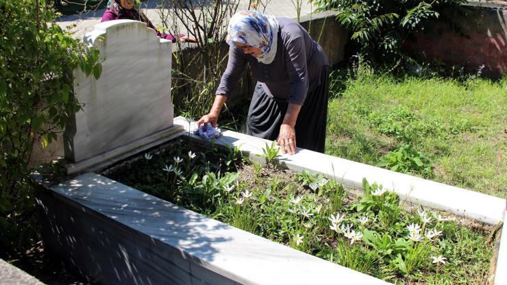 Zonguldakta arife günü mezarlıklar doldu