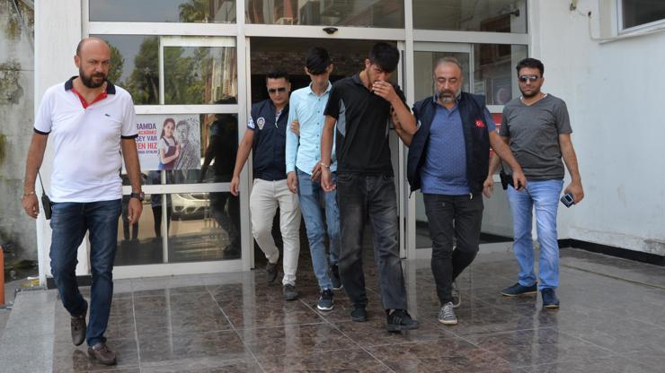 Bıçaklı gasp şüphelileri kameradan yakalandı
