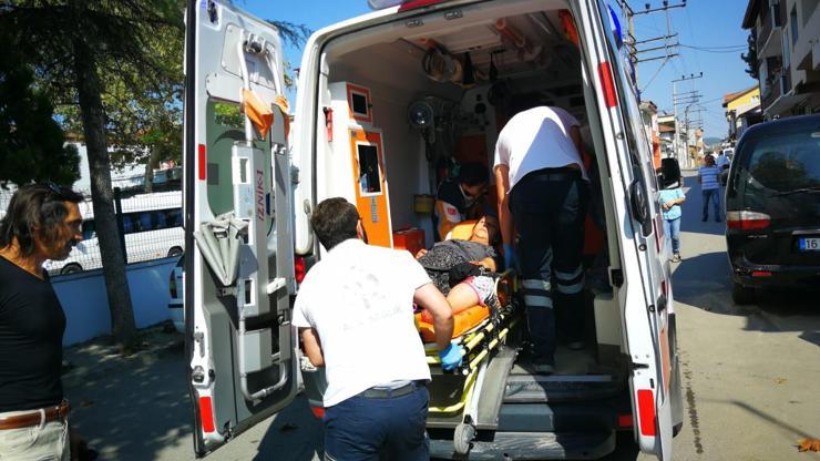 Borç-alacak kavgasında 3 akrabasını bacaklarından yaraladı