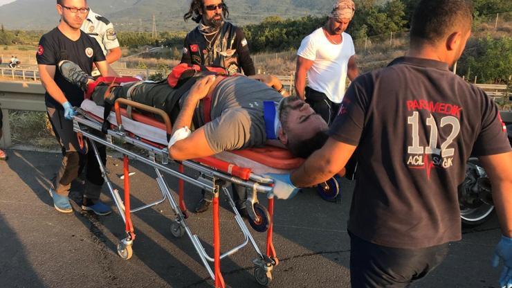 Motosikletin lastiği patlayınca otomobile çarpıp, yola fırladı