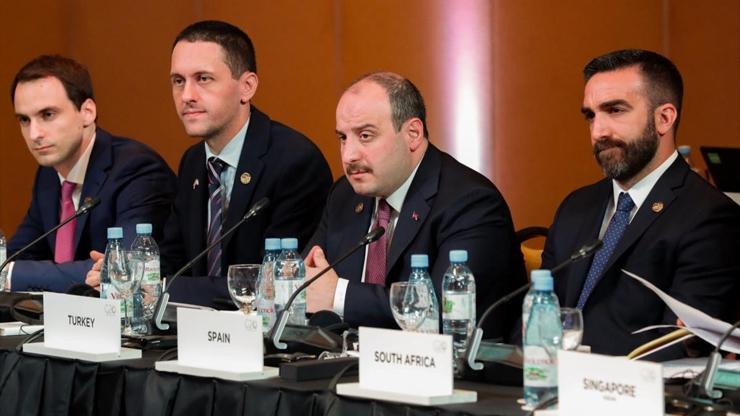 Varank: Bazı para birimlerinin küresel ayrıcalıklarını kırabiliriz