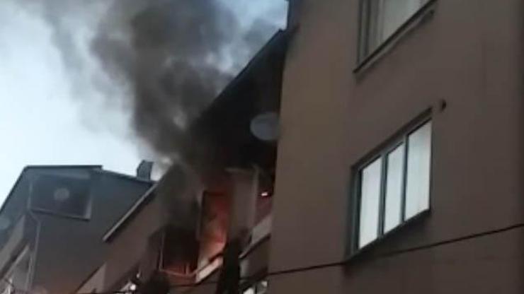 Yangında mahsur kalan iki kadın, üçüncü kattan aşağı atladı