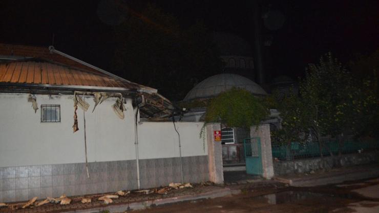 Alkollü bir kişi camiyi kundakladı