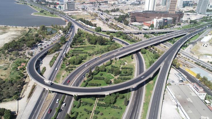 Tatilin son gününde İzmirde trafik sakin