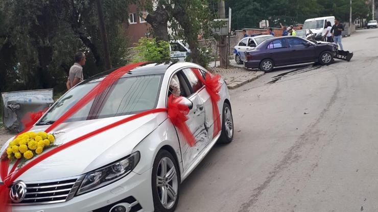 Gelin arabası kaza yaptı: 2 yaralı