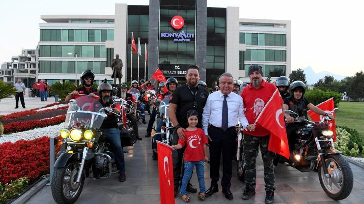 Motosikletçiler bayramı kutladı