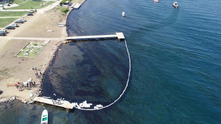 Foçada denize sızan akaryakıtın fuel-oil olduğu belirlendi