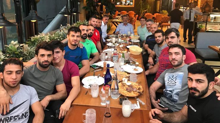Kayseri Şekerspor güreş takımı grup lideri oldu