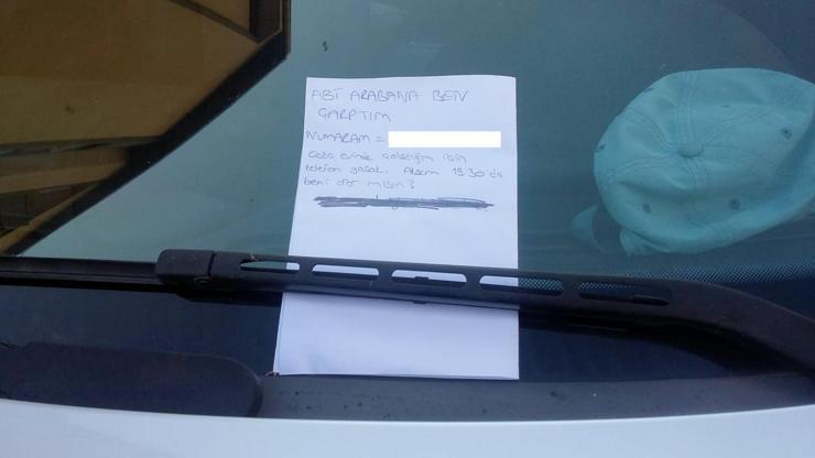 Çarptığı otomobilin sürücüsüne not bıraktı