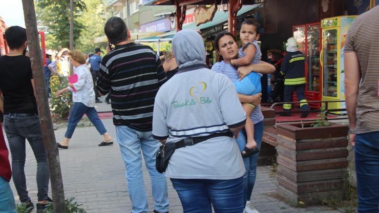 Büfede yangın; apartman sakinleri dışarı koştu