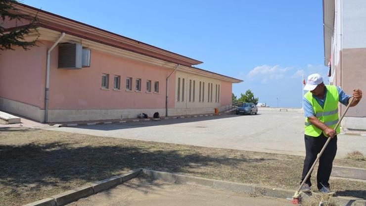 Subaşı’nda okul bahçeleri temizlendi