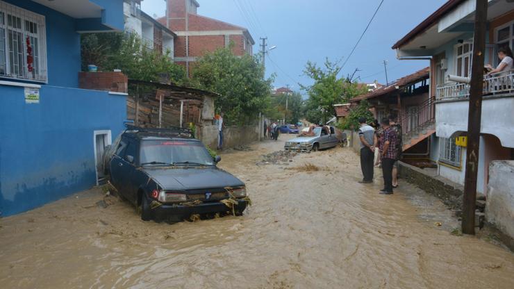 Erbaada sağanak ve dolu sele dönüştü