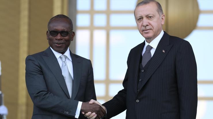 Erdoğandan Benine FETÖ uyarısı