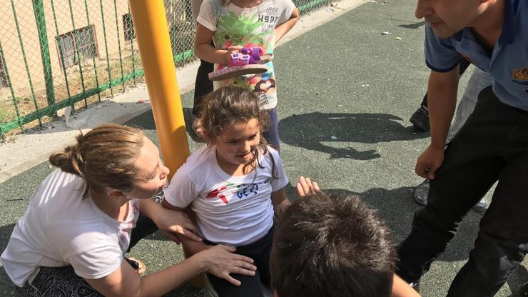 Salıncakta sıkışan çocuğu kurtarma operasyonu