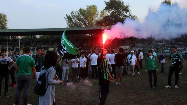 Sakaryaspor eski stadına veda etti