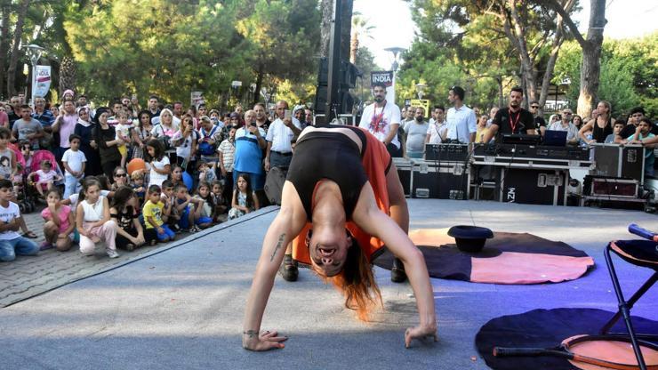 Akrobat Cronopia fuarda ilgi odağı oldu