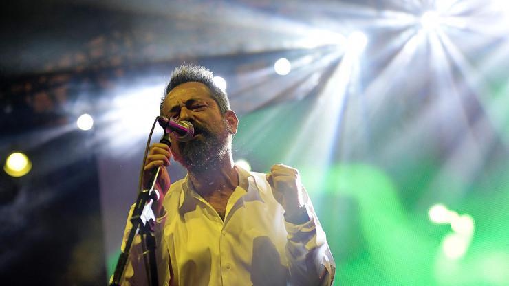 Rock sahnesinde Feridun Düzağaç vardı