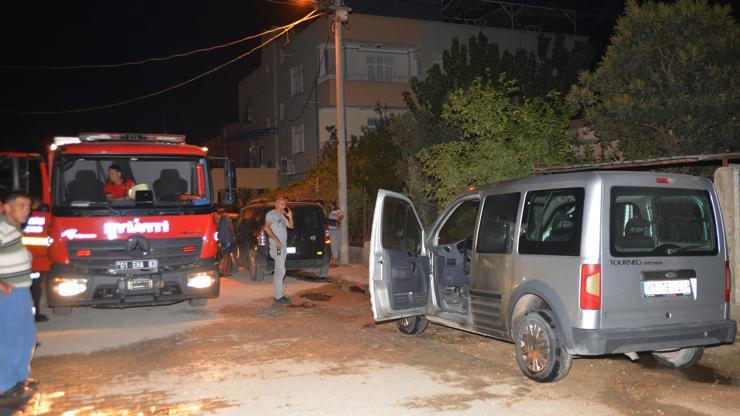 Motosikletle gelip, hafif ticari aracı kundakladılar