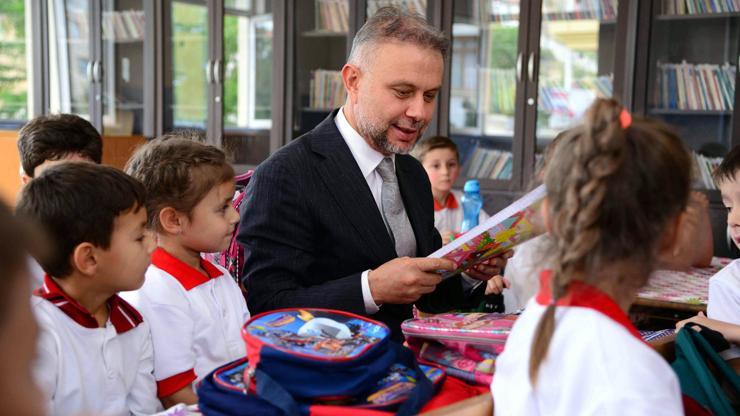 Başkan Ertürk, öğrencilerin ilk derslerinde yalnız bırakmadı