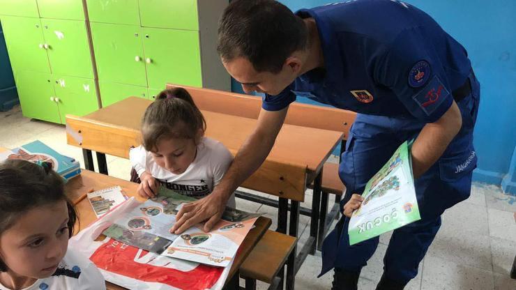 Jandarma öğrencilere trafik eğitimi verdi