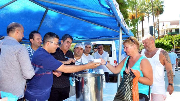 Büyükşehirden aşure ikramı
