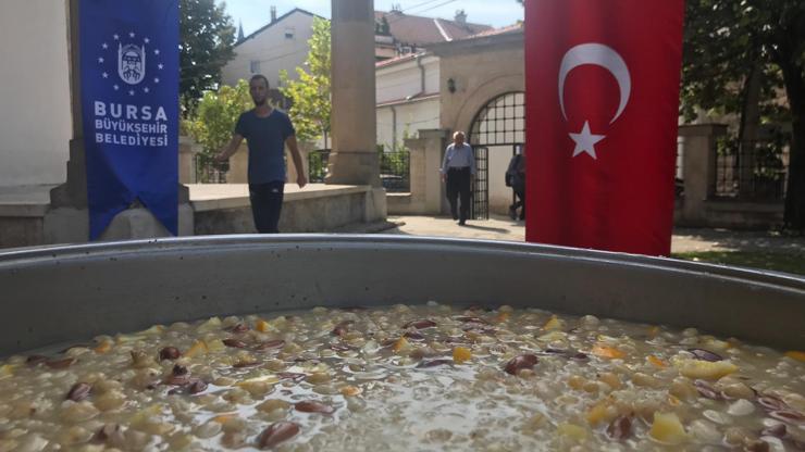 Aşure kazanları kardeşlik için kaynadı