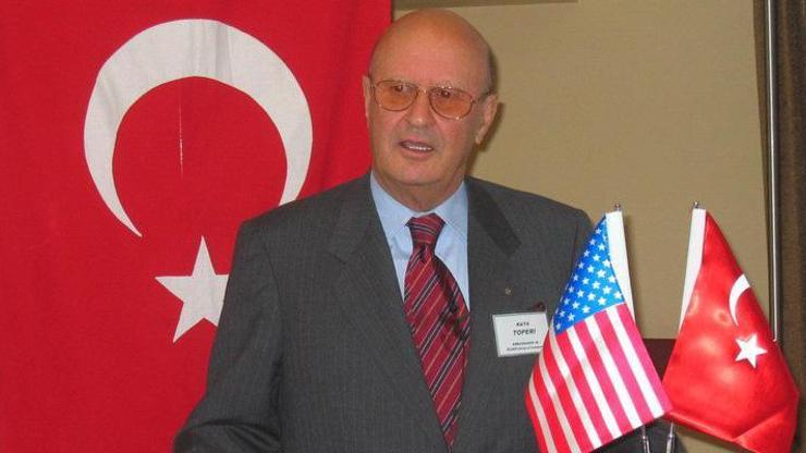 Sıra dışı diplomat Kaya Toperi öldü