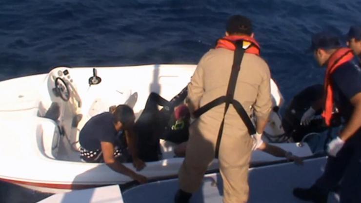 Kuşadası açıklarında 46 göçmen ölümden döndü