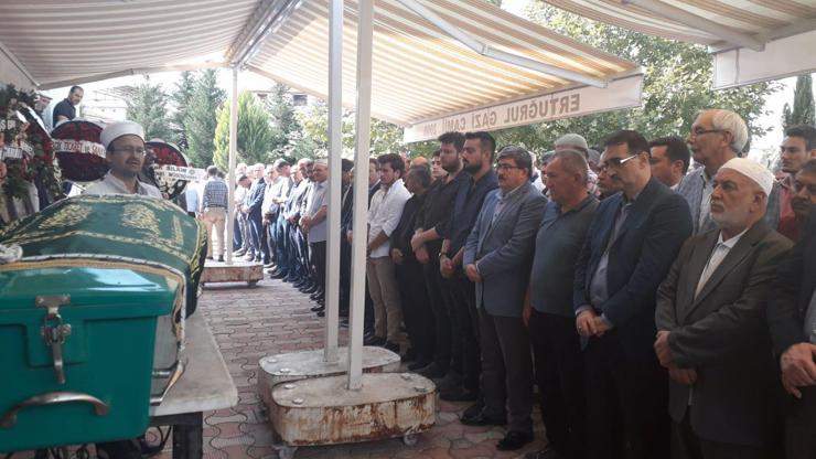 Bakan Dönmez, halasını son yolculuğuna uğurladı