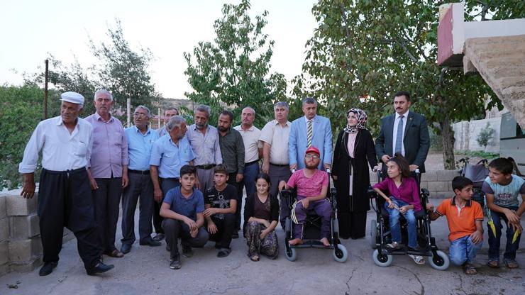 Engelli 2 kardeşe, akülü araba hediyesi